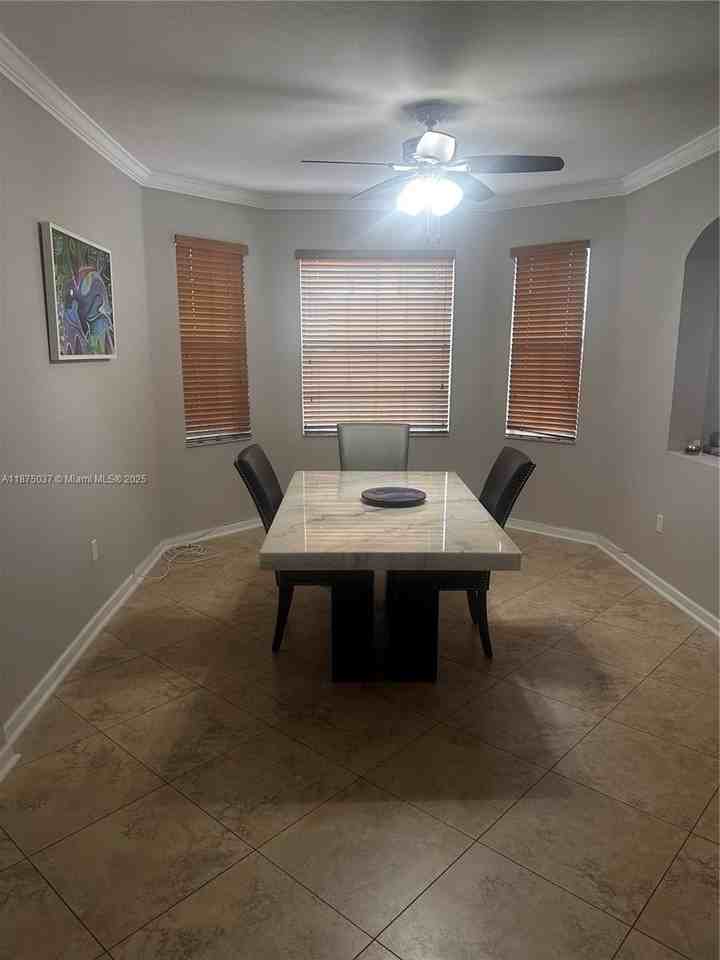 10865 Nw 84th St - Photo 3 of 19