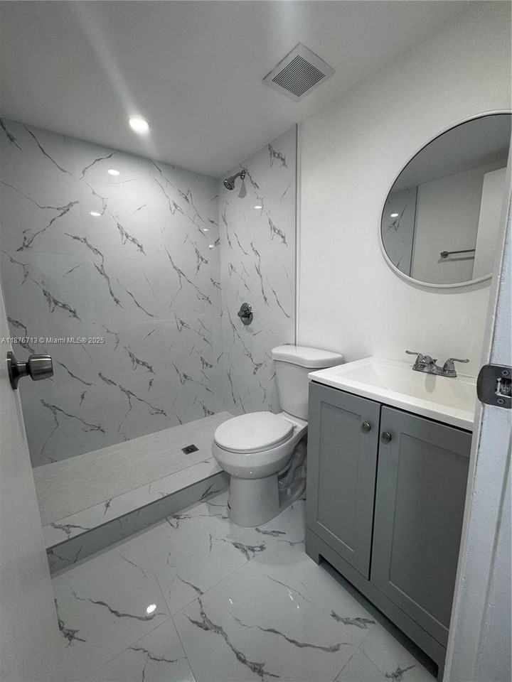 2515 Polk St #10 - Photo 6 of 50