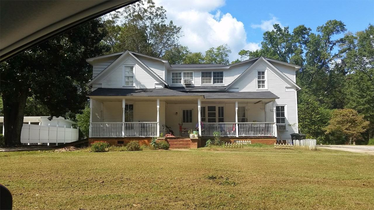 627 Longview St - Photo 2 of 8