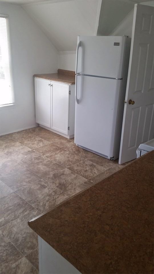 627 Longview St - Photo 4 of 8