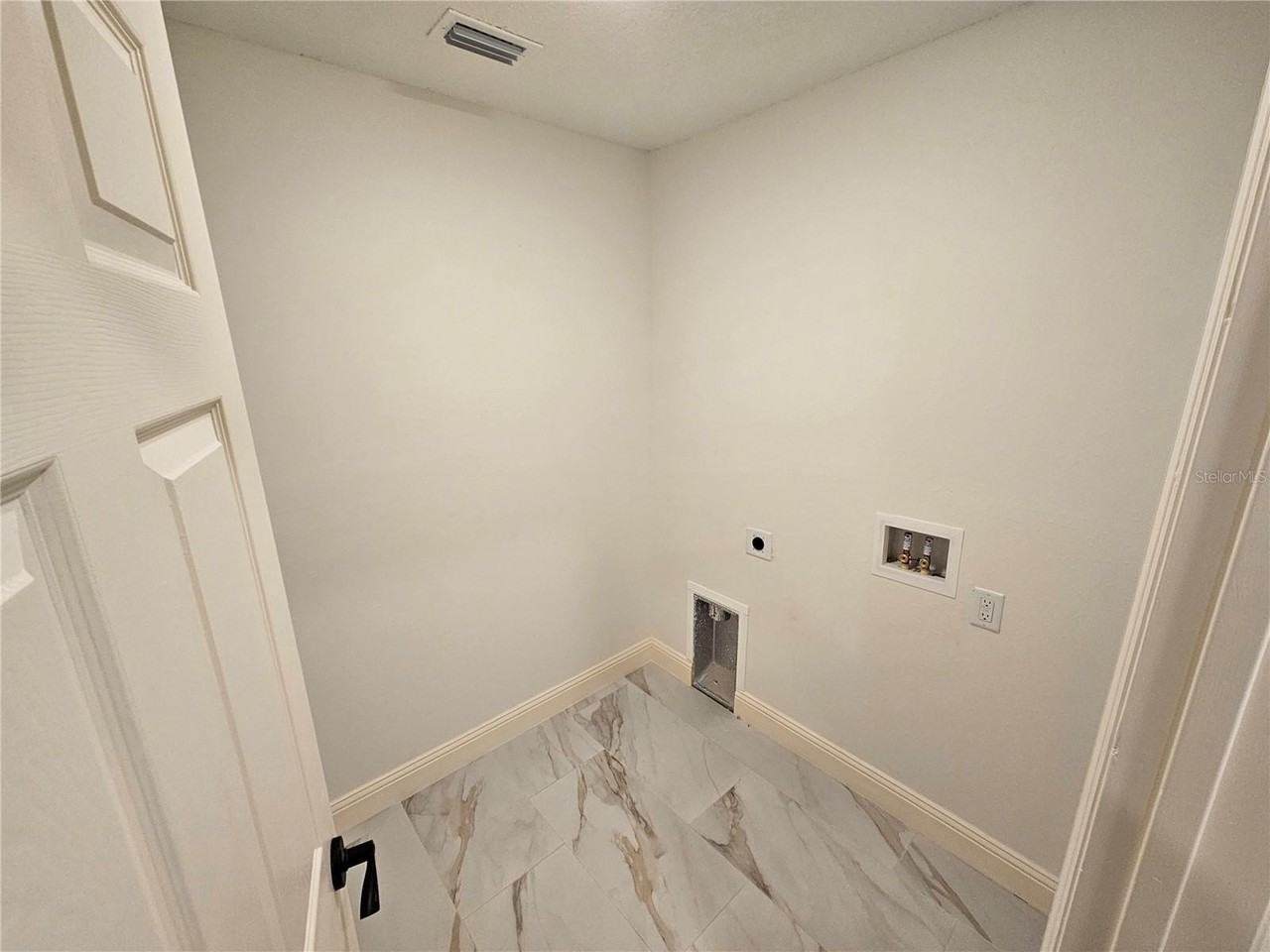 1640 Strathmore Circle - Photo 3 of 18