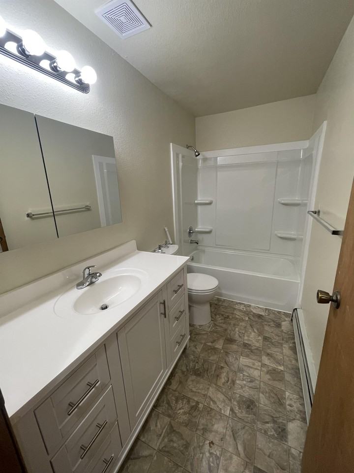 (33) 724 E 76th - Photo 3 of 10