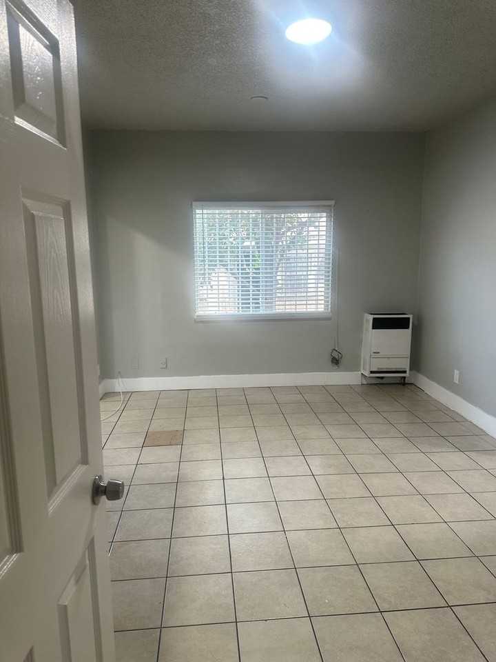 5606 S. Figueroa St. - Photo 3 of 12