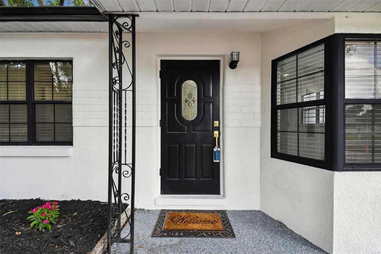 4910 Darby Avenue - Photo 6 of 50