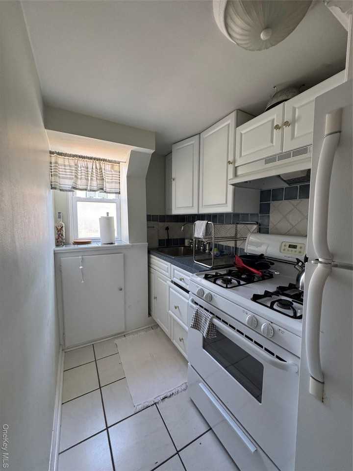 3 Clayton Ave - Photo 4 of 11