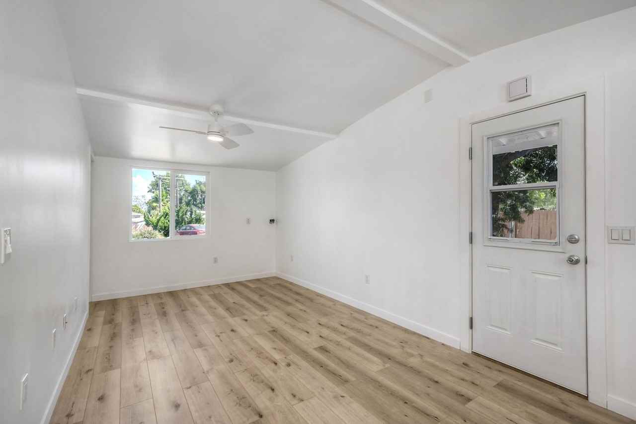 4108 Mission Avenue - Photo 2 of 18