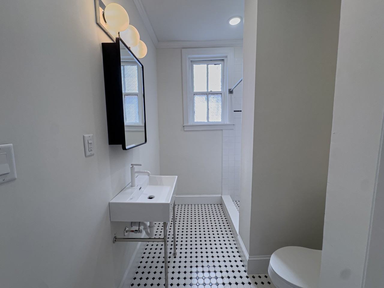 1221 N Franklin St - Photo 2 of 36