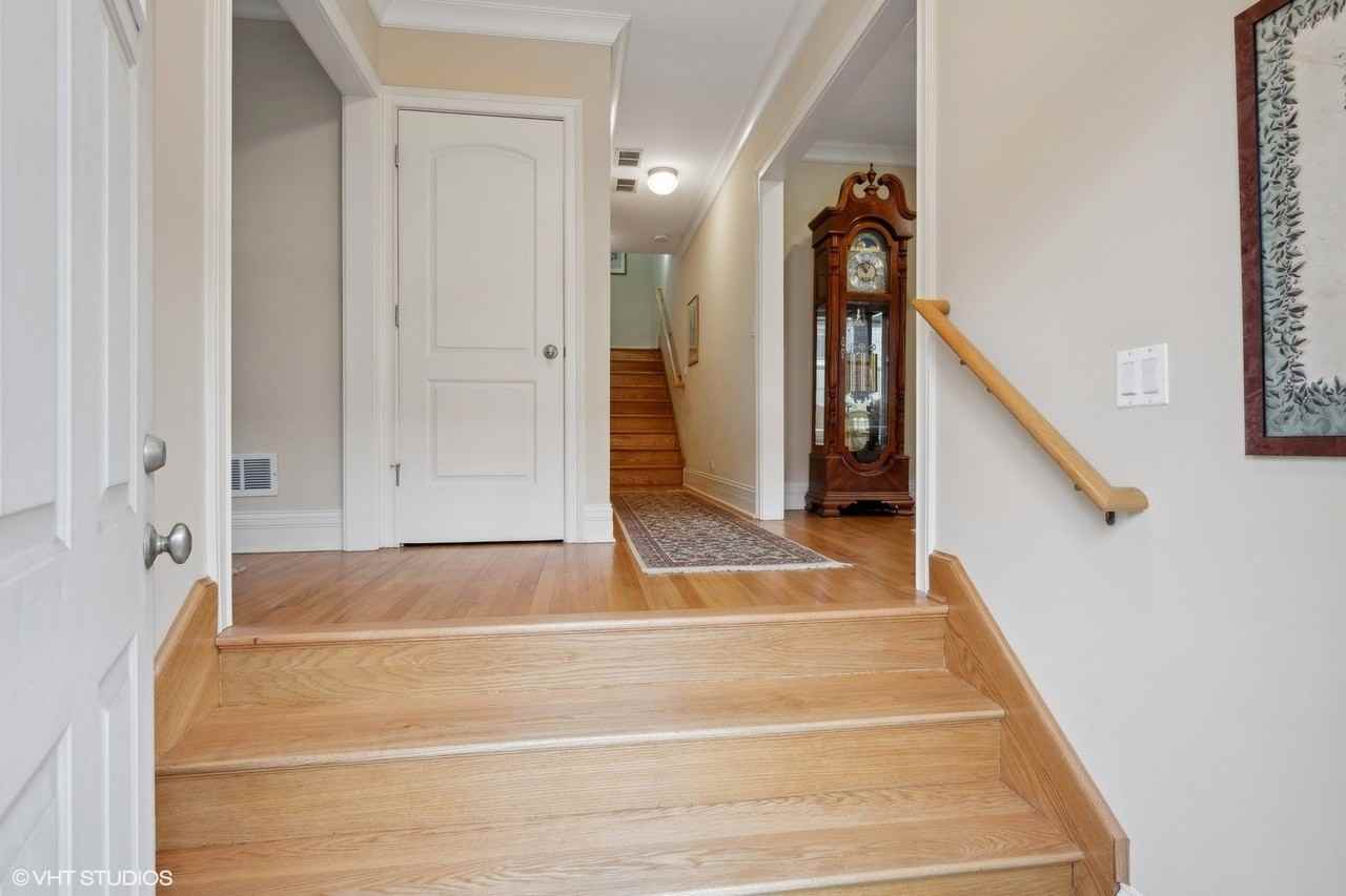 410 Green Bay Rd - Photo 2 of 27