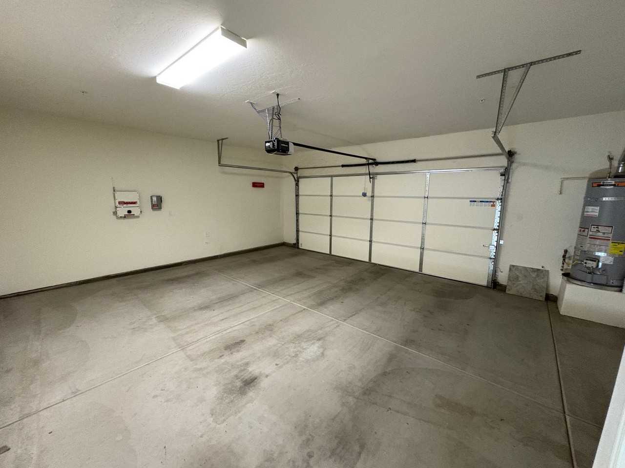3208 N Rova Ct - Photo 4 of 33