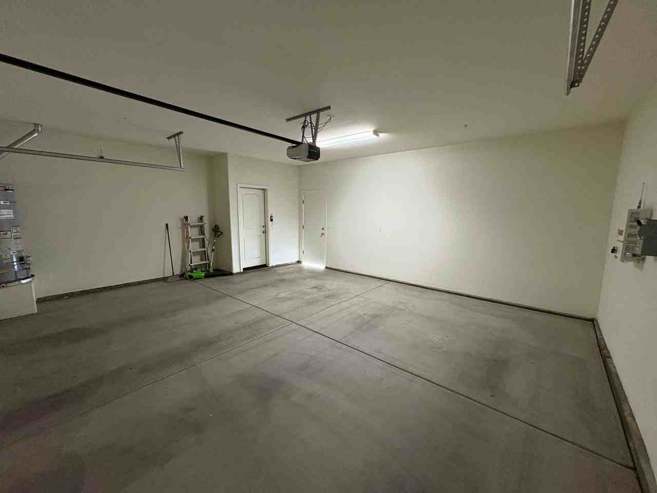 3208 N Rova Ct - Photo 5 of 33