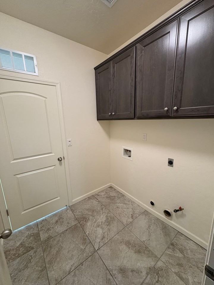 3208 N Rova Ct - Photo 6 of 33
