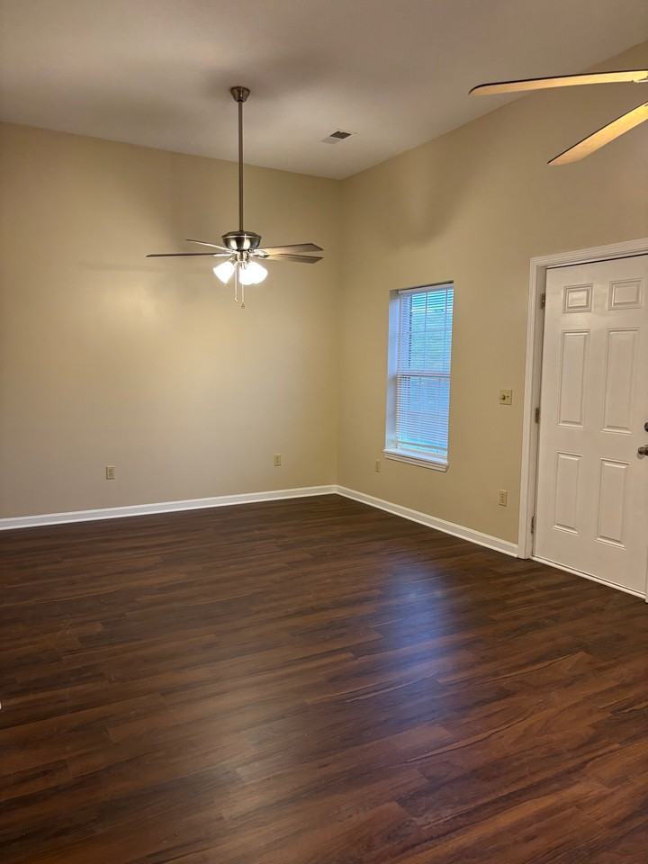 921 Redbud Apartments - Photo 2 of 8