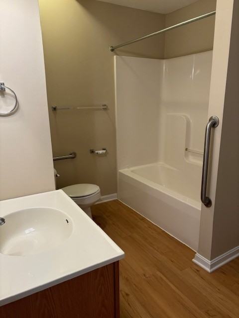 921 Redbud Apartments - Photo 5 of 8