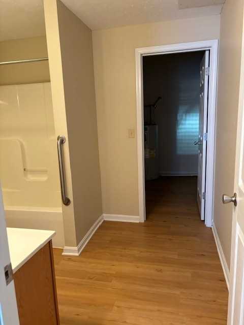 921 Redbud Apartments - Photo 6 of 8