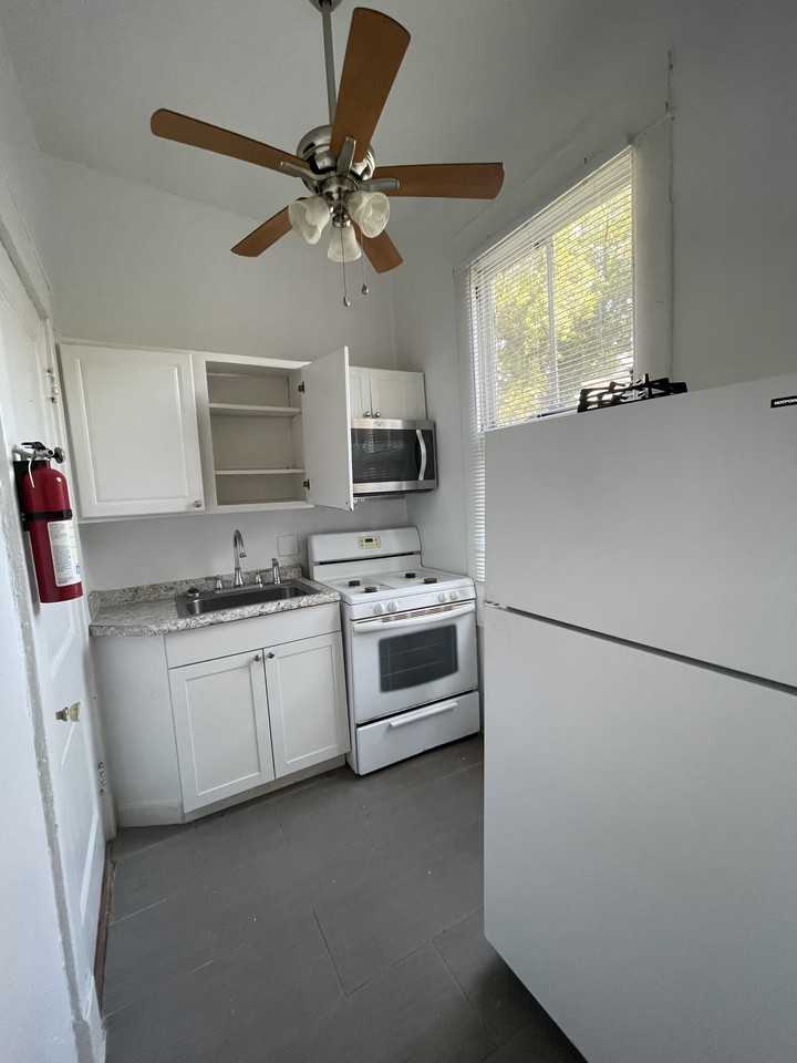 4620 St Charles - Photo 2 of 6