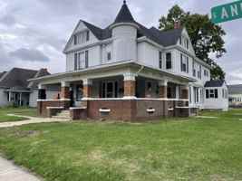 featured image of 902 S Anderson St