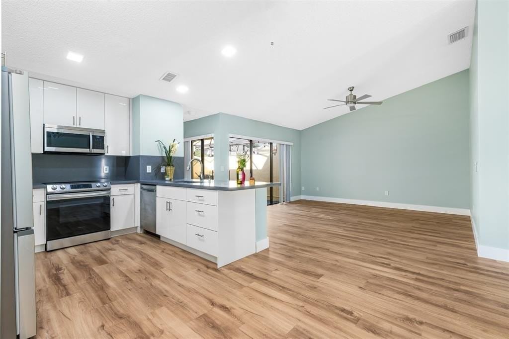 9109 Sw 21st St #B - Photo 4 of 18