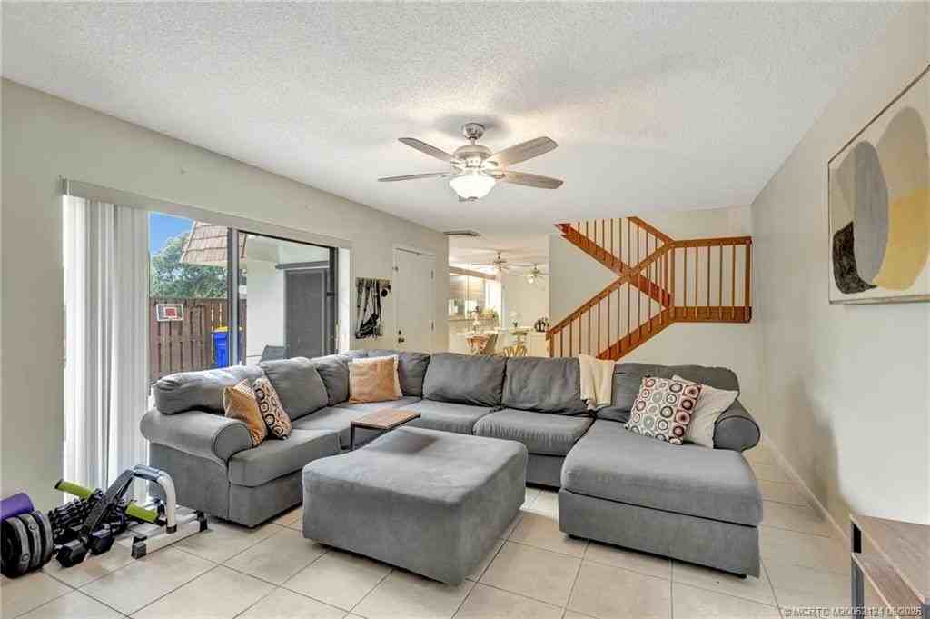 2930 Sw Sunset Trace Cir - Photo 2 of 31