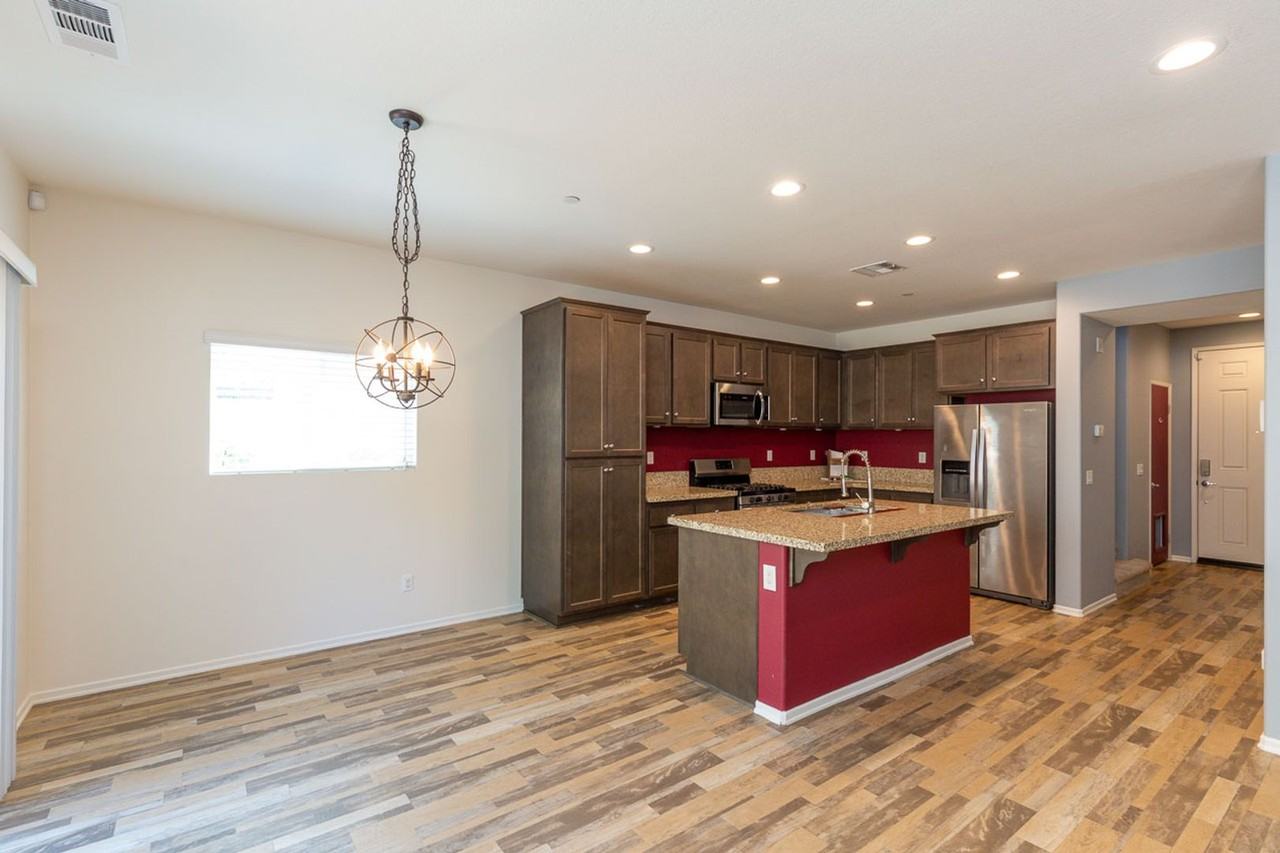 35317 White Camarillo Ln - Photo 3 of 32