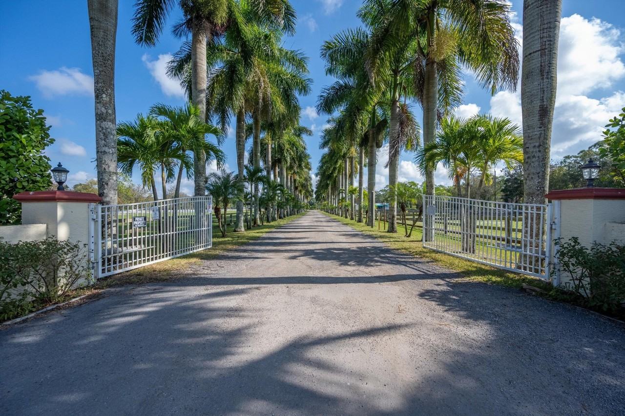 1666 C Rd - Photo 2 of 27