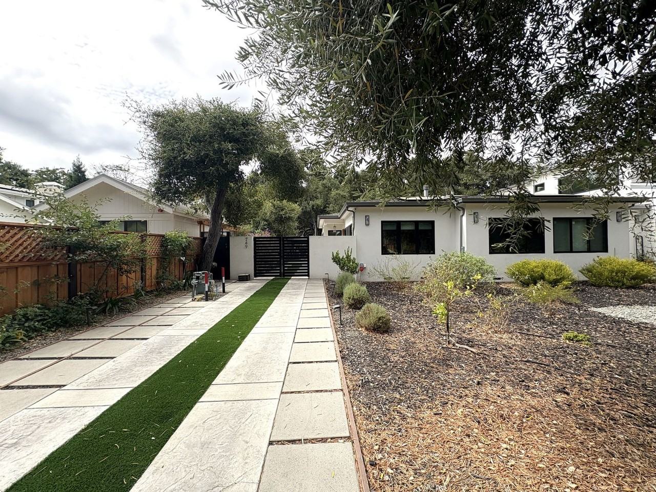 749 Menlo Oaks Dr - Photo 2 of 27