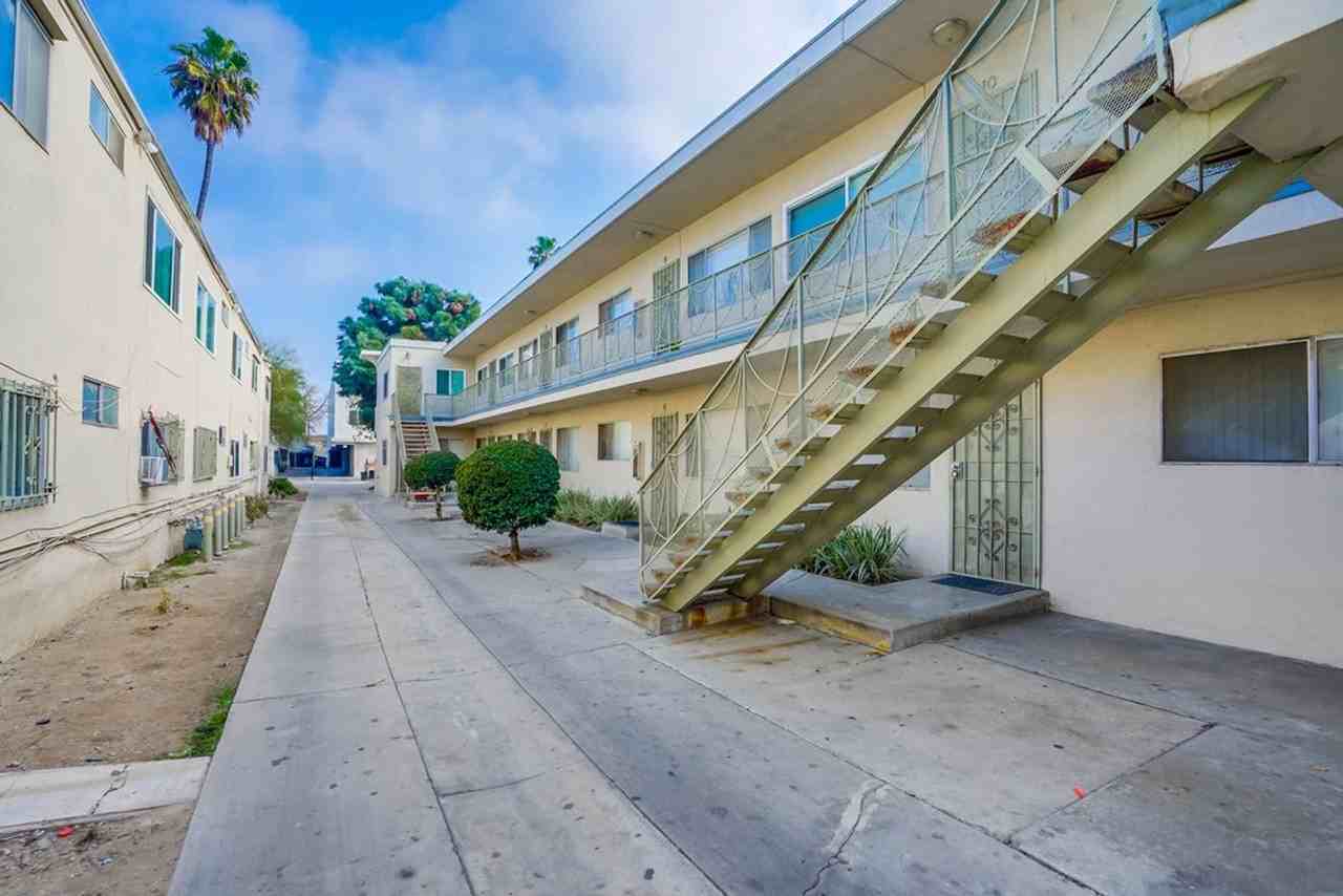 Apartment Building in Park Mesa Heights with Laundry On - Photo 3 of 5