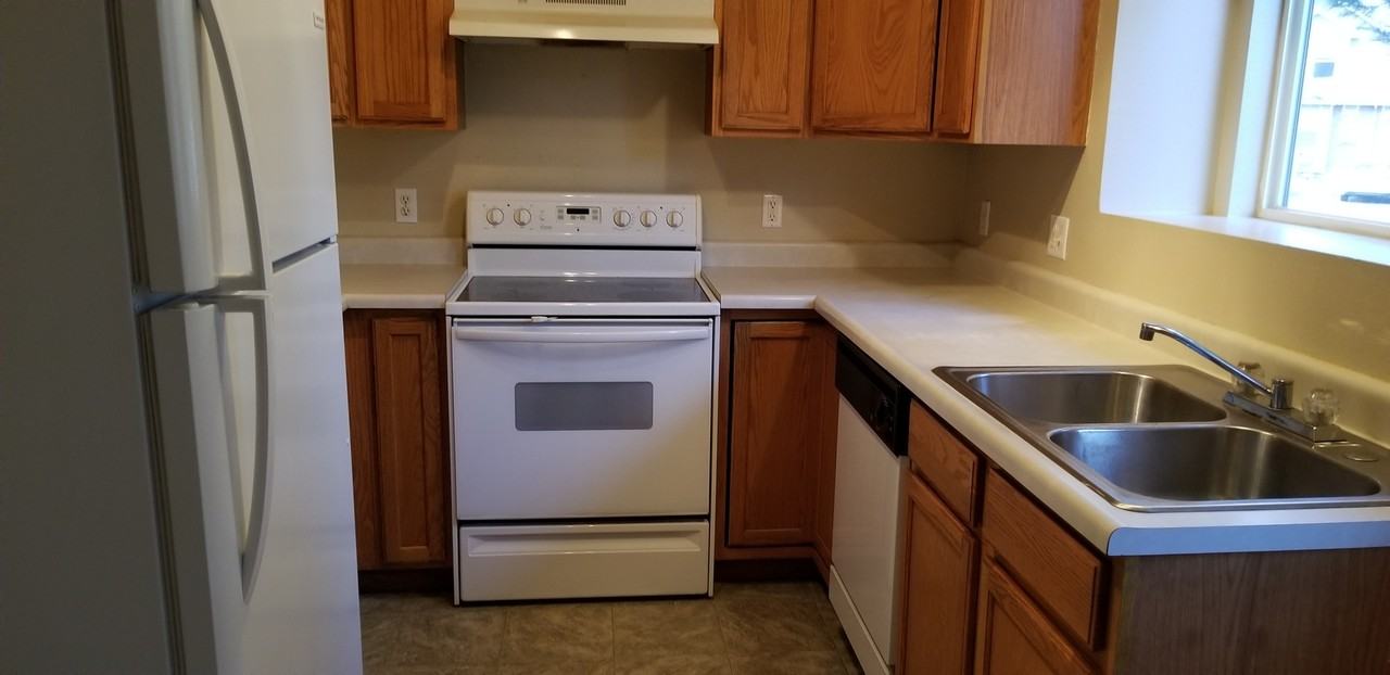 3146 Bridgewater Drive - Photo 3 of 10