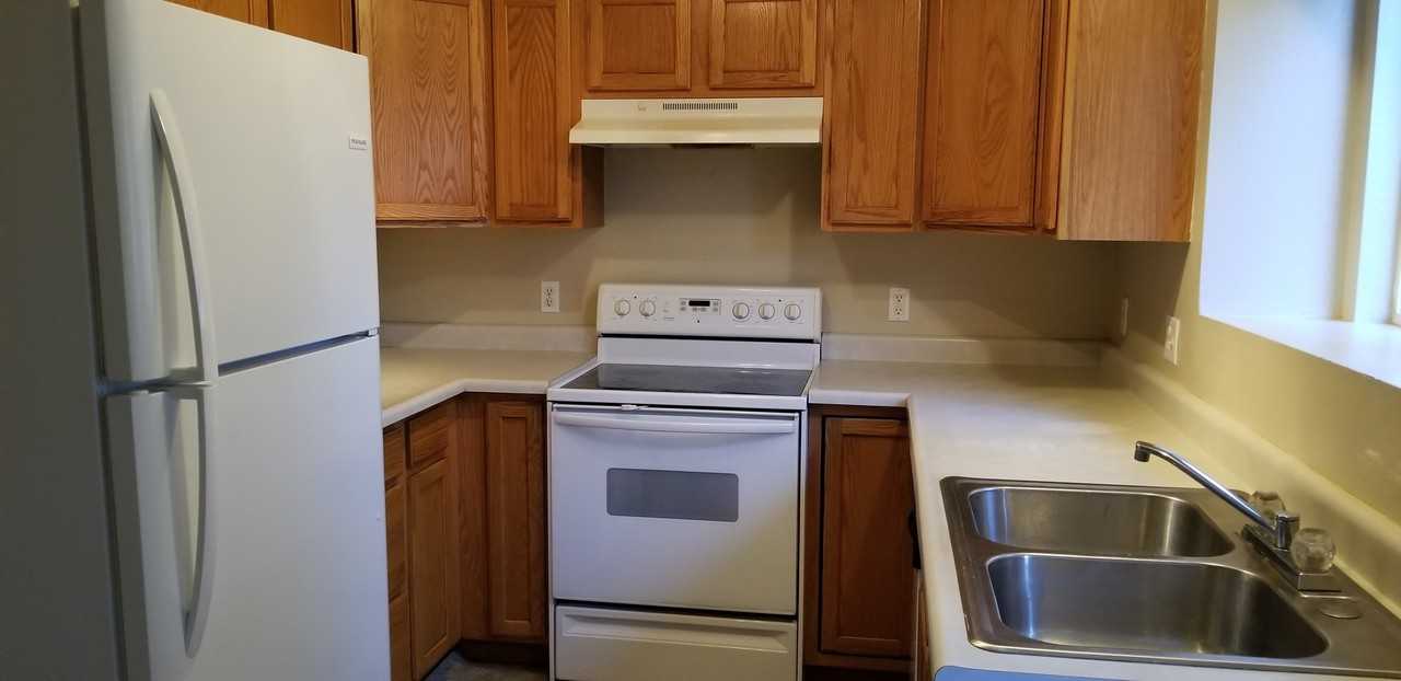 3146 Bridgewater Drive - Photo 4 of 10