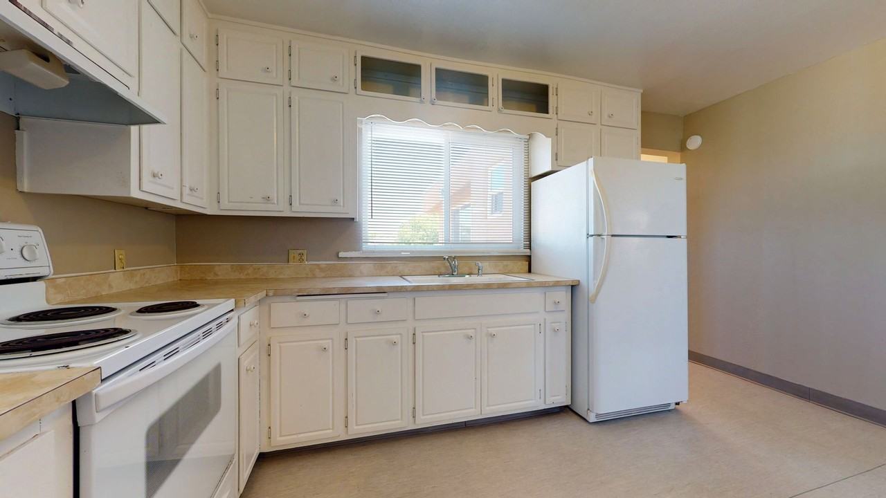 404 Prospect Ave Ne - Photo 4 of 19