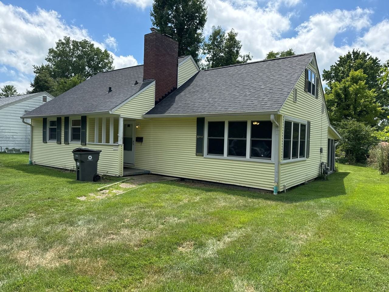 1514 E Maxwell Ln - Photo 2 of 16