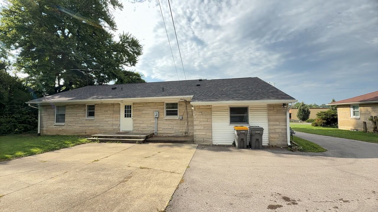 2605 E 3rd St - Photo 2 of 15