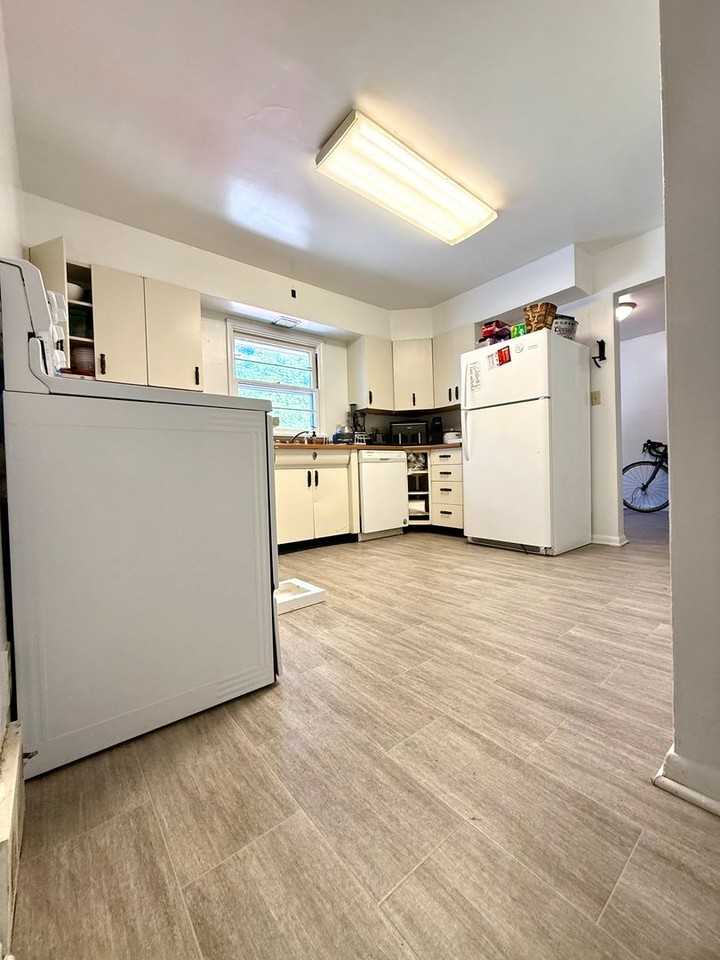 2605 E 3rd St - Photo 4 of 15