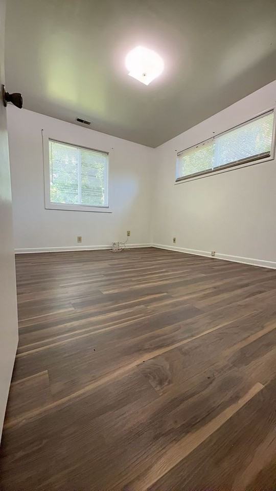 409 N Clark St - Photo 7 of 14