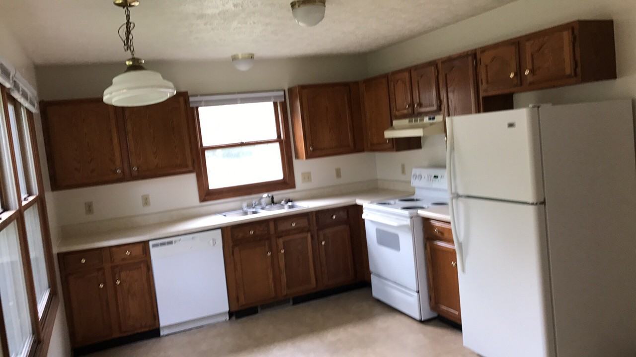 500 S Eastside Dr - Photo 4 of 9