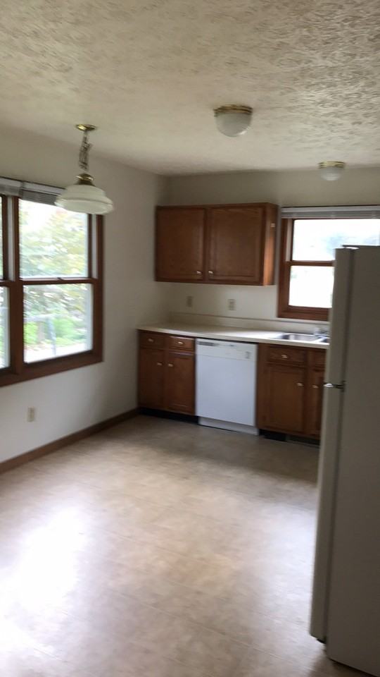 500 S Eastside Dr - Photo 5 of 9