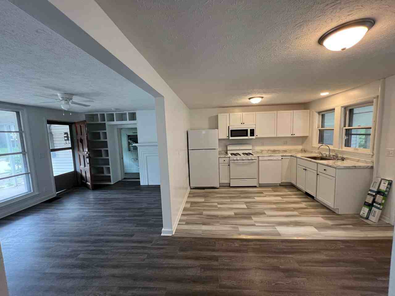 115 E Cottage Grove Ave - Photo 2 of 19
