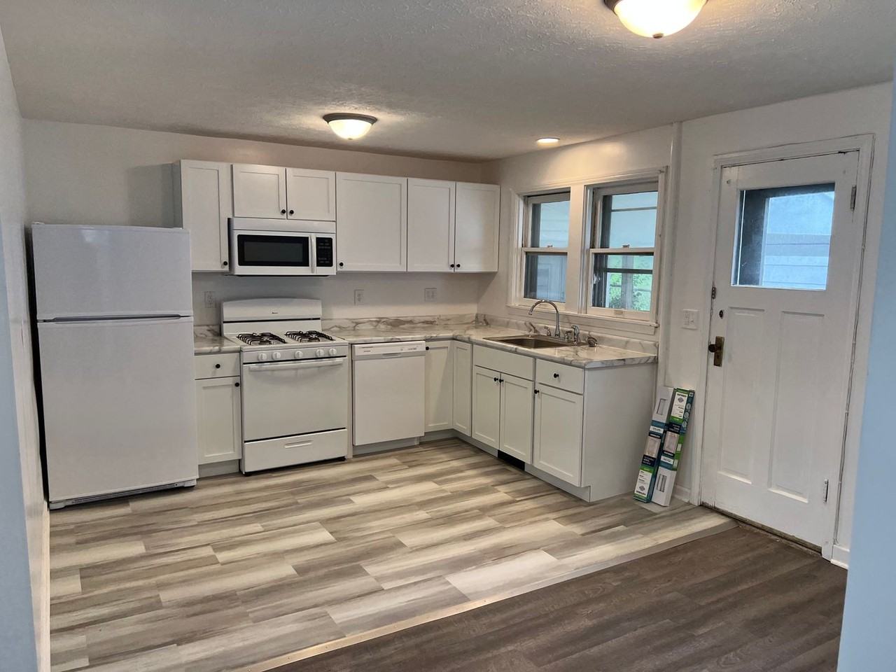 115 E Cottage Grove Ave - Photo 3 of 19