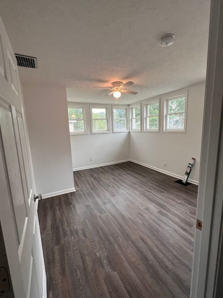 115 E Cottage Grove Ave - Photo 7 of 19