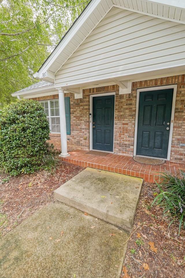 2738 W Tharpe St #101 - Photo 3 of 35