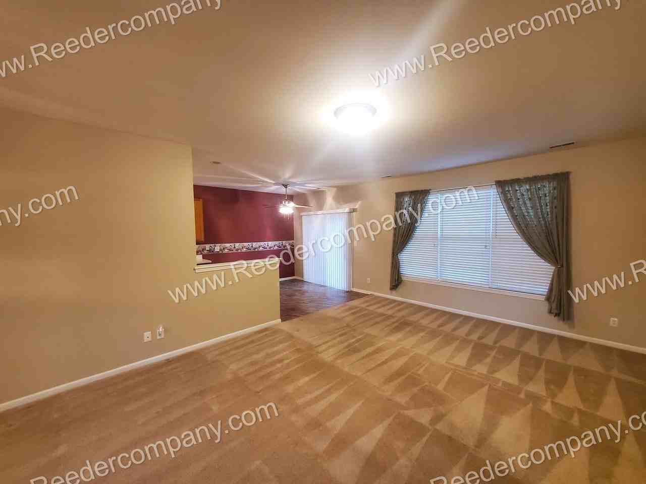 880 Manistee Ave - Photo 2 of 16
