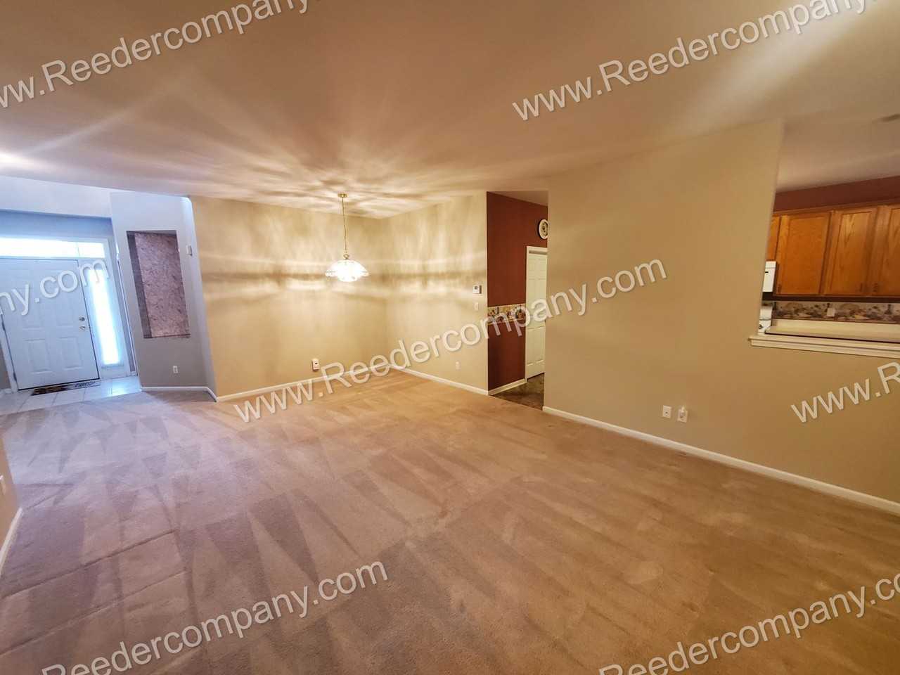 880 Manistee Ave - Photo 3 of 16