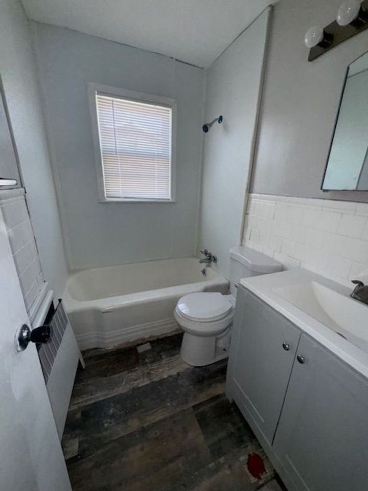 421 N Nesmith Ave - Photo 2 of 9