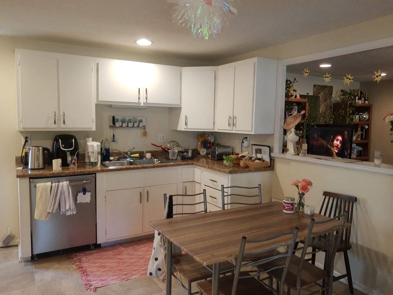 421 N Clark St - Photo 3 of 12