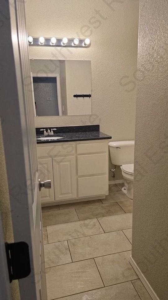 3821 Lockhaven Dr - Photo 4 of 12