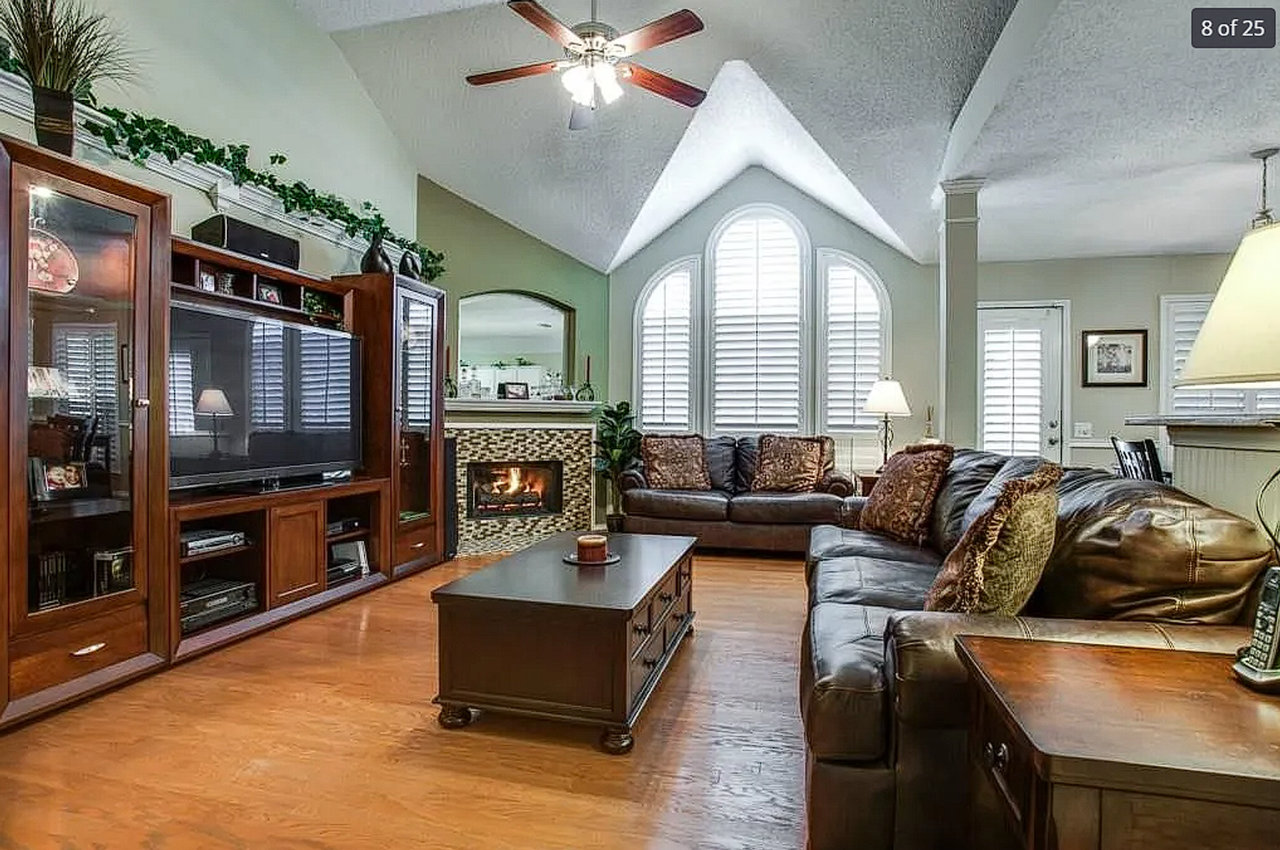 4425 Forsyth Ln - Photo 2 of 25