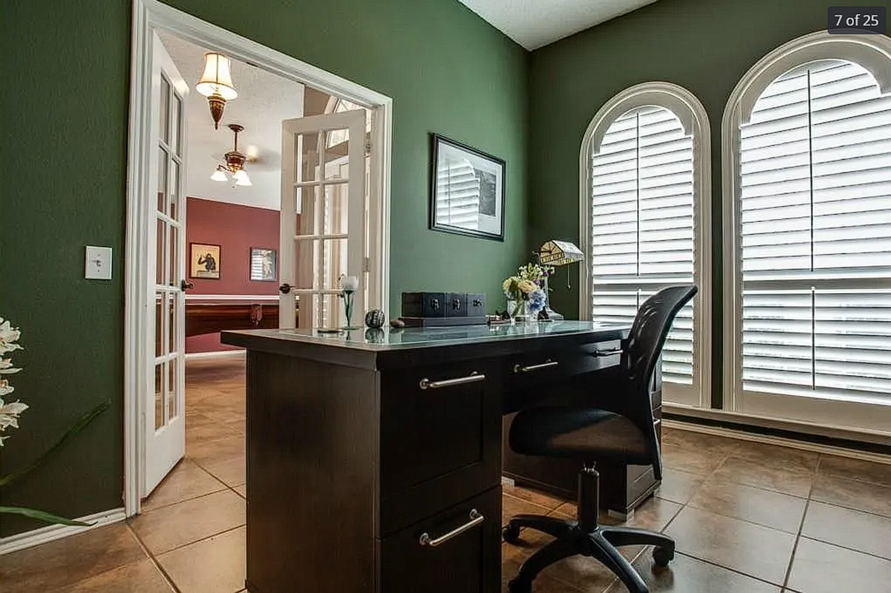 4425 Forsyth Ln - Photo 3 of 25