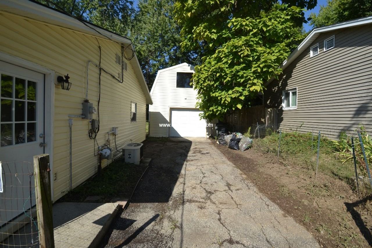 9877 Norcrest Dr - Photo 2 of 12