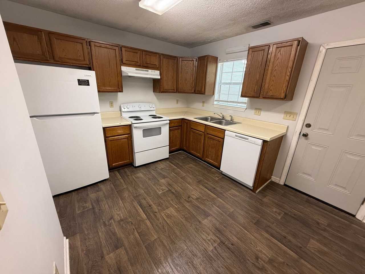 208 Wynn Way - Photo 4 of 17