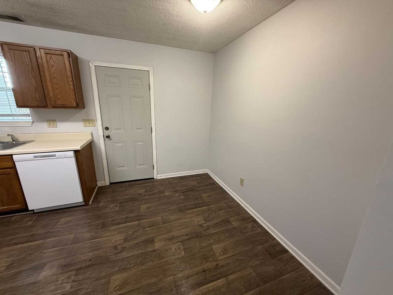 208 Wynn Way - Photo 5 of 17