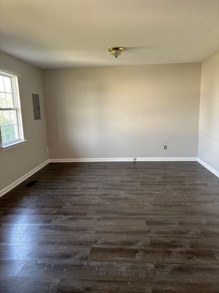 909 Modena Rd - Photo 3 of 7